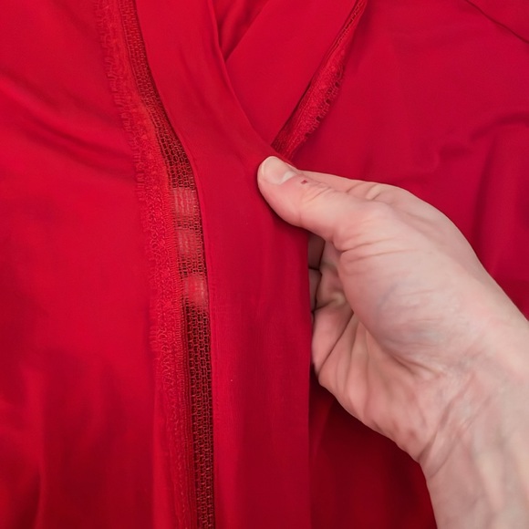 VS Red Robe - Picture 2 of 4